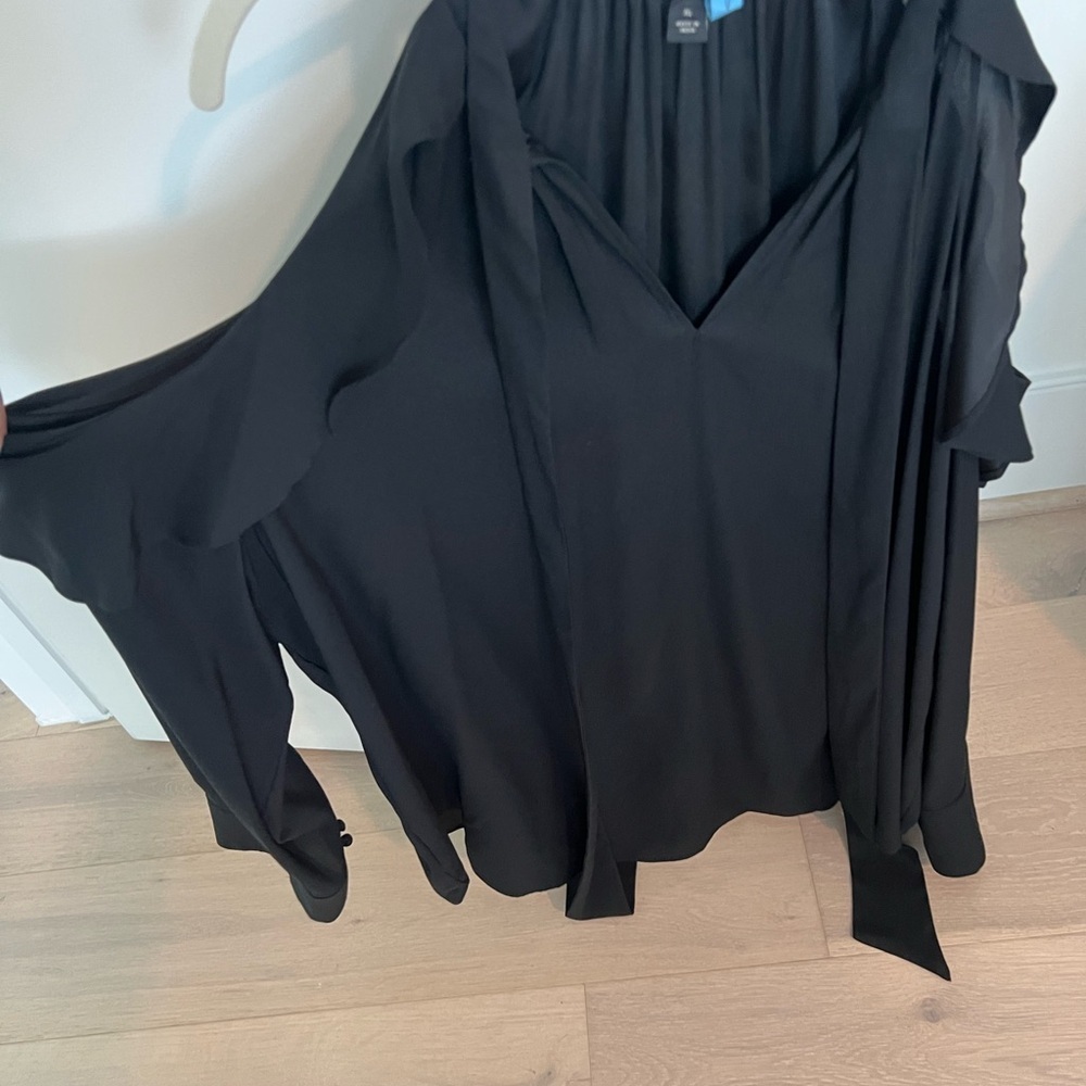 Ann Taylor “cold shoulder” Women's Top